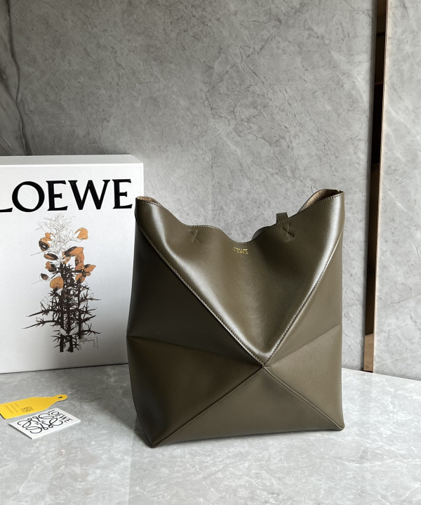 Lowee Puzzle Fold medium Tote - 25.5X14.5X31.5cm [C21JP-031440] CELINE CHANEL ACCESSORIES LOEWE SHOES LOUIS VUITTON DIRO YSL OTHER BRAND HANDBAGS BALENCIAGA BOTTEGA VENETA GOYARD HERMES BURBERRY VALENTINO GUCCI FENDI MIUMIU CHLOE PRADA BVLGARI SUITCASE NEW ARRIVAL 