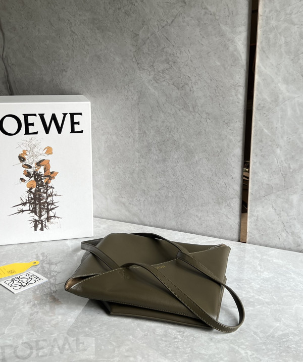 Lowee Puzzle Fold medium Tote - 25.5X14.5X31.5cm [C21JP-031440] CELINE CHANEL ACCESSORIES LOEWE SHOES LOUIS VUITTON DIRO YSL OTHER BRAND HANDBAGS BALENCIAGA BOTTEGA VENETA GOYARD HERMES BURBERRY VALENTINO GUCCI FENDI MIUMIU CHLOE PRADA BVLGARI SUITCASE NEW ARRIVAL 