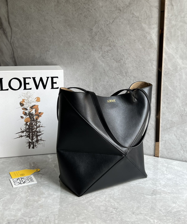 Lowee Puzzle Fold medium Tote - 25.5X14.5X31.5cm [C21JP-031344] CELINE CHANEL ACCESSORIES LOEWE SHOES LOUIS VUITTON DIRO YSL OTHER BRAND HANDBAGS BALENCIAGA BOTTEGA VENETA GOYARD HERMES BURBERRY VALENTINO GUCCI FENDI MIUMIU CHLOE PRADA BVLGARI SUITCASE NEW ARRIVAL 
