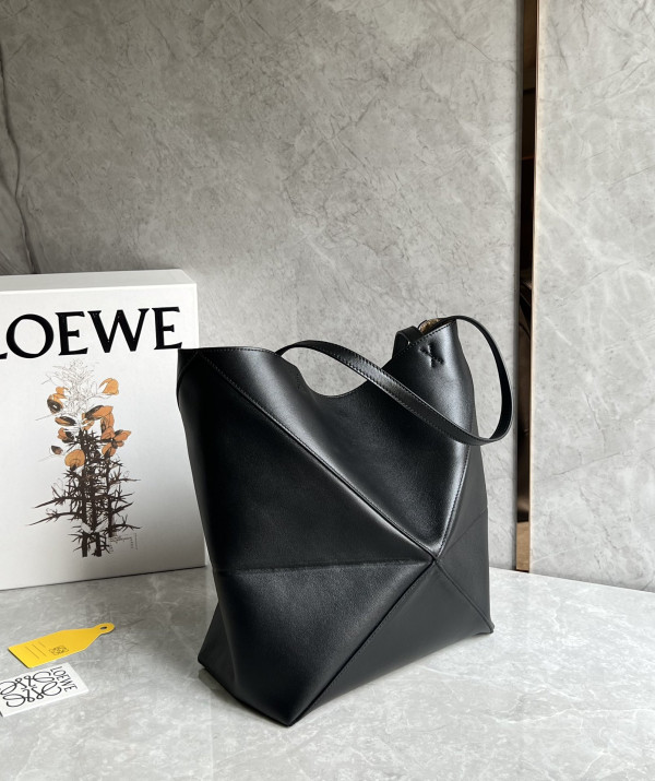 Lowee Puzzle Fold medium Tote - 25.5X14.5X31.5cm [C21JP-031344] CELINE CHANEL ACCESSORIES LOEWE SHOES LOUIS VUITTON DIRO YSL OTHER BRAND HANDBAGS BALENCIAGA BOTTEGA VENETA GOYARD HERMES BURBERRY VALENTINO GUCCI FENDI MIUMIU CHLOE PRADA BVLGARI SUITCASE NEW ARRIVAL 
