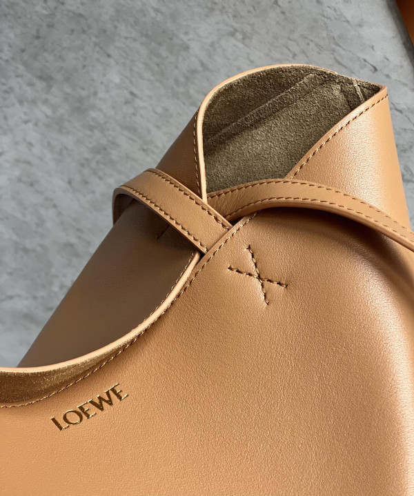 Lowee Puzzle Fold medium Tote - 25.5X14.5X31.5cm [C21JP-031245] CELINE CHANEL ACCESSORIES LOEWE SHOES LOUIS VUITTON DIRO YSL OTHER BRAND HANDBAGS BALENCIAGA BOTTEGA VENETA GOYARD HERMES BURBERRY VALENTINO GUCCI FENDI MIUMIU CHLOE PRADA BVLGARI SUITCASE NEW ARRIVAL 