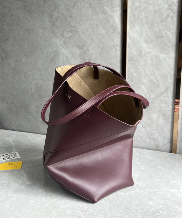 Lowee Puzzle Fold medium Tote - 25.5X14.5X31.5cm [C21JP-030917] CELINE CHANEL ACCESSORIES LOEWE SHOES LOUIS VUITTON DIRO YSL OTHER BRAND HANDBAGS BALENCIAGA BOTTEGA VENETA GOYARD HERMES BURBERRY VALENTINO GUCCI FENDI MIUMIU CHLOE PRADA BVLGARI SUITCASE NEW ARRIVAL 