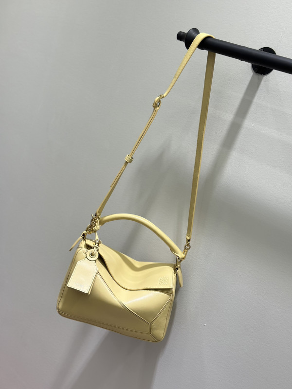 Lowee Small Puzzle Bag-24*16*10.5cm [C21JP-030242] CELINE CHANEL ACCESSORIES LOEWE SHOES LOUIS VUITTON DIRO YSL OTHER BRAND HANDBAGS BALENCIAGA BOTTEGA VENETA GOYARD HERMES BURBERRY VALENTINO GUCCI FENDI MIUMIU CHLOE PRADA BVLGARI SUITCASE NEW ARRIVAL 