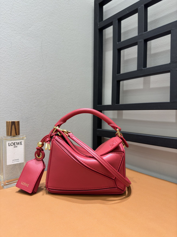 LOWEE PUZZLE BAG-18*12*7.5CM [C21JP-025458] CELINE CHANEL ACCESSORIES LOEWE SHOES LOUIS VUITTON DIRO YSL OTHER BRAND HANDBAGS BALENCIAGA BOTTEGA VENETA GOYARD HERMES BURBERRY VALENTINO GUCCI FENDI MIUMIU CHLOE PRADA BVLGARI SUITCASE NEW ARRIVAL 