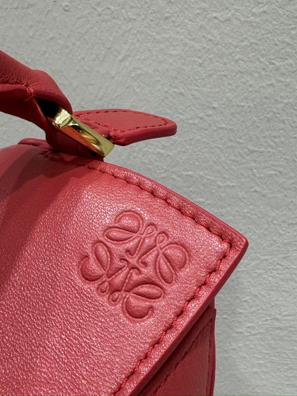 LOWEE PUZZLE BAG-18*12*7.5CM [C21JP-025458] CELINE CHANEL ACCESSORIES LOEWE SHOES LOUIS VUITTON DIRO YSL OTHER BRAND HANDBAGS BALENCIAGA BOTTEGA VENETA GOYARD HERMES BURBERRY VALENTINO GUCCI FENDI MIUMIU CHLOE PRADA BVLGARI SUITCASE NEW ARRIVAL 