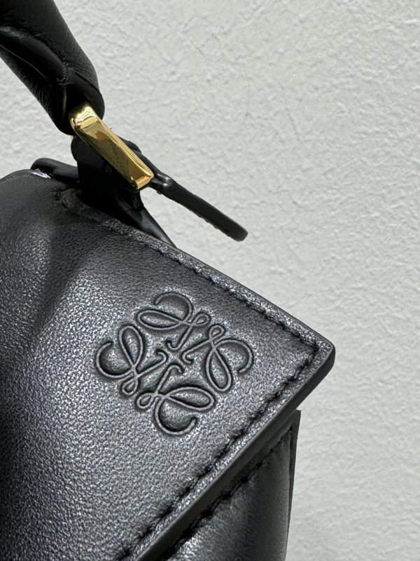 Lowee Small Puzzle Bag-24*16*10.5cm [C21JP-025231] CELINE CHANEL ACCESSORIES LOEWE SHOES LOUIS VUITTON DIRO YSL OTHER BRAND HANDBAGS BALENCIAGA BOTTEGA VENETA GOYARD HERMES BURBERRY VALENTINO GUCCI FENDI MIUMIU CHLOE PRADA BVLGARI SUITCASE NEW ARRIVAL 