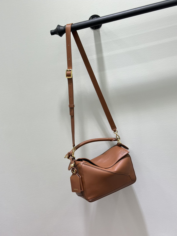 Lowee Small Puzzle Bag-24*16*10.5cm [C21JP-025050] CELINE CHANEL ACCESSORIES LOEWE SHOES LOUIS VUITTON DIRO YSL OTHER BRAND HANDBAGS BALENCIAGA BOTTEGA VENETA GOYARD HERMES BURBERRY VALENTINO GUCCI FENDI MIUMIU CHLOE PRADA BVLGARI SUITCASE NEW ARRIVAL 