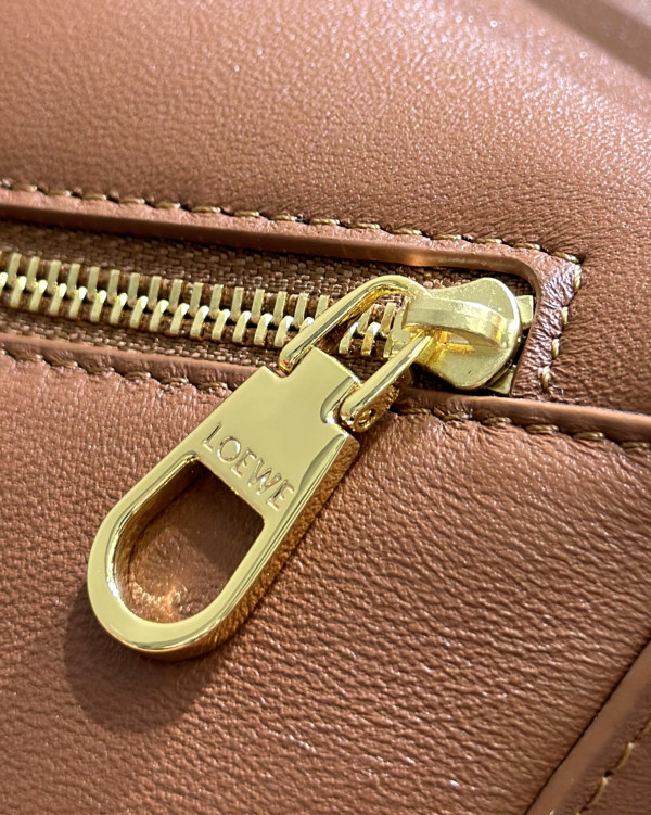 Lowee Small Puzzle Bag-24*16*10.5cm [C21JP-025050] CELINE CHANEL ACCESSORIES LOEWE SHOES LOUIS VUITTON DIRO YSL OTHER BRAND HANDBAGS BALENCIAGA BOTTEGA VENETA GOYARD HERMES BURBERRY VALENTINO GUCCI FENDI MIUMIU CHLOE PRADA BVLGARI SUITCASE NEW ARRIVAL 