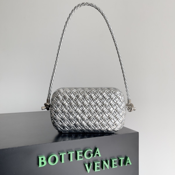 (image for) BOTTEGA VENETA Knot Minaudiere On Strap