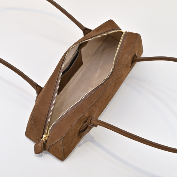 ALA?A LE TECKEL SHOULDER BAG - 33*10*9.5cm [C21JN-081804] CELINE CHANEL ACCESSORIES LOEWE SHOES LOUIS VUITTON DIRO YSL OTHER BRAND HANDBAGS BALENCIAGA BOTTEGA VENETA GOYARD HERMES BURBERRY VALENTINO GUCCI FENDI MIUMIU CHLOE PRADA BVLGARI SUITCASE NEW ARRIVAL 