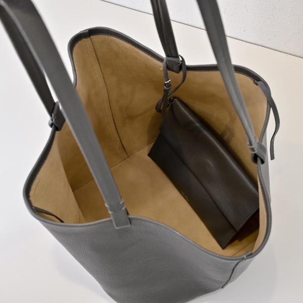 The row Park tote bag - 50*25*29CM [C21JN-080126] CELINE CHANEL ACCESSORIES LOEWE SHOES LOUIS VUITTON DIRO YSL OTHER BRAND HANDBAGS BALENCIAGA BOTTEGA VENETA GOYARD HERMES BURBERRY VALENTINO GUCCI FENDI MIUMIU CHLOE PRADA BVLGARI SUITCASE NEW ARRIVAL 