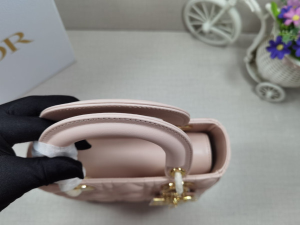 LADY DI0R-20CM [C21JL-020239] CELINE CHANEL ACCESSORIES LOEWE SHOES LOUIS VUITTON DIRO YSL OTHER BRAND HANDBAGS BALENCIAGA BOTTEGA VENETA GOYARD HERMES BURBERRY VALENTINO GUCCI FENDI MIUMIU CHLOE PRADA BVLGARI SUITCASE NEW ARRIVAL 