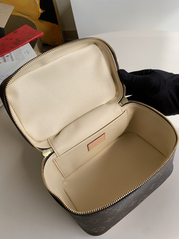 Louis Vuitton Nice Mini [M44495] CELINE CHANEL ACCESSORIES LOEWE SHOES LOUIS VUITTON DIRO YSL OTHER BRAND HANDBAGS BALENCIAGA BOTTEGA VENETA GOYARD HERMES BURBERRY VALENTINO GUCCI FENDI MIUMIU CHLOE PRADA BVLGARI SUITCASE NEW ARRIVAL 