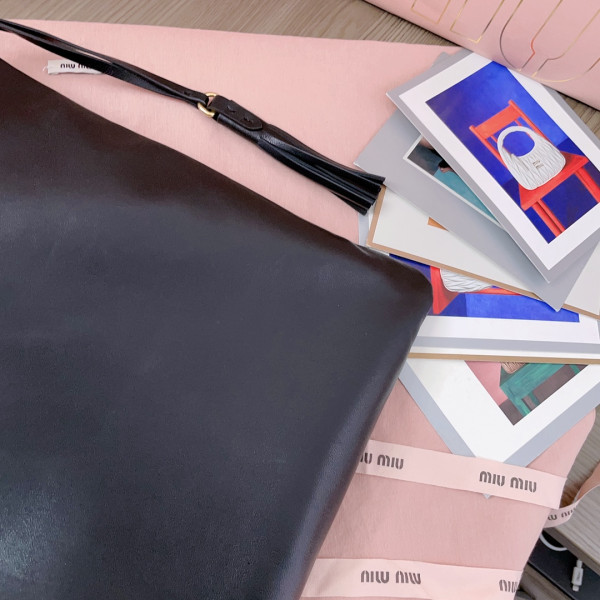 MiuMiu joie bag - 28x31CM [C21JI-080658] CELINE CHANEL ACCESSORIES LOEWE SHOES LOUIS VUITTON DIRO YSL OTHER BRAND HANDBAGS BALENCIAGA BOTTEGA VENETA GOYARD HERMES BURBERRY VALENTINO GUCCI FENDI MIUMIU CHLOE PRADA BVLGARI SUITCASE NEW ARRIVAL 