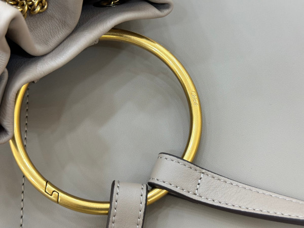 Chloe bracelet backpack in grained leather- 22*20*10.5cm [C21JI-074805] CELINE CHANEL ACCESSORIES LOEWE SHOES LOUIS VUITTON DIRO YSL OTHER BRAND HANDBAGS BALENCIAGA BOTTEGA VENETA GOYARD HERMES BURBERRY VALENTINO GUCCI FENDI MIUMIU CHLOE PRADA BVLGARI SUITCASE NEW ARRIVAL 