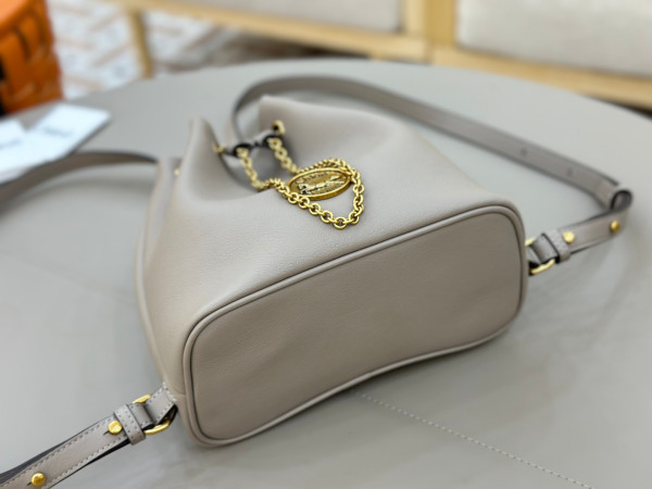 Chloe bracelet backpack in grained leather- 22*20*10.5cm [C21JI-074805] CELINE CHANEL ACCESSORIES LOEWE SHOES LOUIS VUITTON DIRO YSL OTHER BRAND HANDBAGS BALENCIAGA BOTTEGA VENETA GOYARD HERMES BURBERRY VALENTINO GUCCI FENDI MIUMIU CHLOE PRADA BVLGARI SUITCASE NEW ARRIVAL 