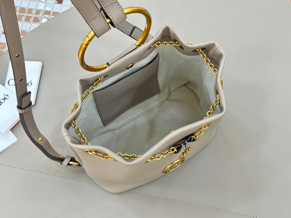 Chloe bracelet backpack in grained leather- 22*20*10.5cm [C21JI-074805] CELINE CHANEL ACCESSORIES LOEWE SHOES LOUIS VUITTON DIRO YSL OTHER BRAND HANDBAGS BALENCIAGA BOTTEGA VENETA GOYARD HERMES BURBERRY VALENTINO GUCCI FENDI MIUMIU CHLOE PRADA BVLGARI SUITCASE NEW ARRIVAL 