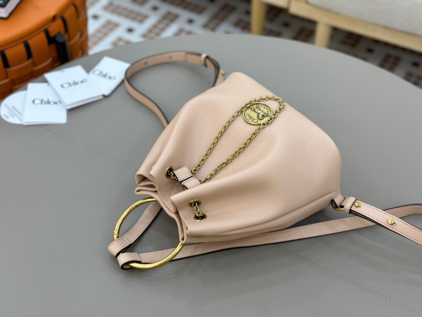 Chloe bracelet backpack in grained leather- 22*20*10.5cm [C21JI-074724] CELINE CHANEL ACCESSORIES LOEWE SHOES LOUIS VUITTON DIRO YSL OTHER BRAND HANDBAGS BALENCIAGA BOTTEGA VENETA GOYARD HERMES BURBERRY VALENTINO GUCCI FENDI MIUMIU CHLOE PRADA BVLGARI SUITCASE NEW ARRIVAL 