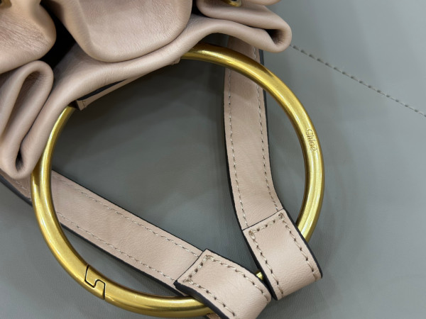 Chloe bracelet backpack in grained leather- 22*20*10.5cm [C21JI-074724] CELINE CHANEL ACCESSORIES LOEWE SHOES LOUIS VUITTON DIRO YSL OTHER BRAND HANDBAGS BALENCIAGA BOTTEGA VENETA GOYARD HERMES BURBERRY VALENTINO GUCCI FENDI MIUMIU CHLOE PRADA BVLGARI SUITCASE NEW ARRIVAL 