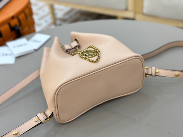 Chloe bracelet backpack in grained leather- 22*20*10.5cm [C21JI-074724] CELINE CHANEL ACCESSORIES LOEWE SHOES LOUIS VUITTON DIRO YSL OTHER BRAND HANDBAGS BALENCIAGA BOTTEGA VENETA GOYARD HERMES BURBERRY VALENTINO GUCCI FENDI MIUMIU CHLOE PRADA BVLGARI SUITCASE NEW ARRIVAL 