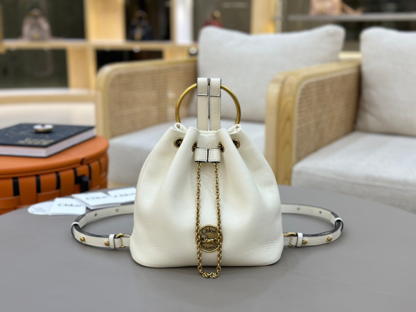 Chloe bracelet backpack in grained leather- 22*20*10.5cm [C21JI-074642] CELINE CHANEL ACCESSORIES LOEWE SHOES LOUIS VUITTON DIRO YSL OTHER BRAND HANDBAGS BALENCIAGA BOTTEGA VENETA GOYARD HERMES BURBERRY VALENTINO GUCCI FENDI MIUMIU CHLOE PRADA BVLGARI SUITCASE NEW ARRIVAL 
