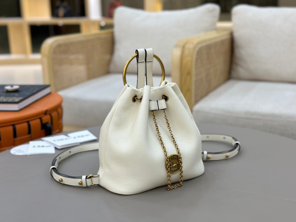 Chloe bracelet backpack in grained leather- 22*20*10.5cm [C21JI-074642] CELINE CHANEL ACCESSORIES LOEWE SHOES LOUIS VUITTON DIRO YSL OTHER BRAND HANDBAGS BALENCIAGA BOTTEGA VENETA GOYARD HERMES BURBERRY VALENTINO GUCCI FENDI MIUMIU CHLOE PRADA BVLGARI SUITCASE NEW ARRIVAL 