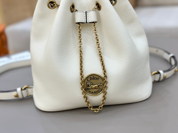 Chloe bracelet backpack in grained leather- 22*20*10.5cm [C21JI-074642] CELINE CHANEL ACCESSORIES LOEWE SHOES LOUIS VUITTON DIRO YSL OTHER BRAND HANDBAGS BALENCIAGA BOTTEGA VENETA GOYARD HERMES BURBERRY VALENTINO GUCCI FENDI MIUMIU CHLOE PRADA BVLGARI SUITCASE NEW ARRIVAL 