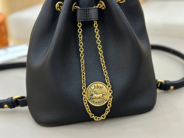 Chloe bracelet backpack in grained leather- 22*20*10.5cm [C21JI-074435] CELINE CHANEL ACCESSORIES LOEWE SHOES LOUIS VUITTON DIRO YSL OTHER BRAND HANDBAGS BALENCIAGA BOTTEGA VENETA GOYARD HERMES BURBERRY VALENTINO GUCCI FENDI MIUMIU CHLOE PRADA BVLGARI SUITCASE NEW ARRIVAL 