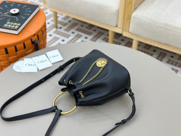 Chloe bracelet backpack in grained leather- 22*20*10.5cm [C21JI-074435] CELINE CHANEL ACCESSORIES LOEWE SHOES LOUIS VUITTON DIRO YSL OTHER BRAND HANDBAGS BALENCIAGA BOTTEGA VENETA GOYARD HERMES BURBERRY VALENTINO GUCCI FENDI MIUMIU CHLOE PRADA BVLGARI SUITCASE NEW ARRIVAL 