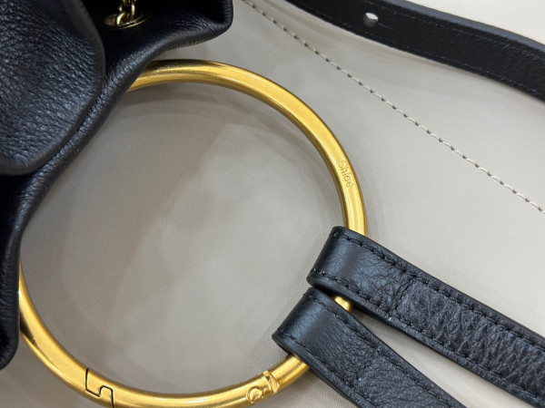 Chloe bracelet backpack in grained leather- 22*20*10.5cm [C21JI-074435] CELINE CHANEL ACCESSORIES LOEWE SHOES LOUIS VUITTON DIRO YSL OTHER BRAND HANDBAGS BALENCIAGA BOTTEGA VENETA GOYARD HERMES BURBERRY VALENTINO GUCCI FENDI MIUMIU CHLOE PRADA BVLGARI SUITCASE NEW ARRIVAL 