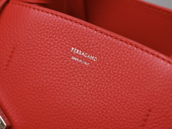 FERRAGAMO HUG HANDBAG - 31.5*19*22CM [C21HG-020045] CELINE CHANEL ACCESSORIES LOEWE SHOES LOUIS VUITTON DIRO YSL OTHER BRAND HANDBAGS BALENCIAGA BOTTEGA VENETA GOYARD HERMES BURBERRY VALENTINO GUCCI FENDI MIUMIU CHLOE PRADA BVLGARI SUITCASE NEW ARRIVAL 