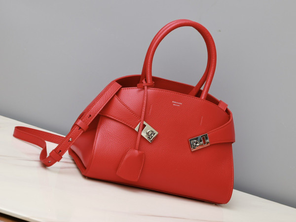 FERRAGAMO HUG HANDBAG - 31.5*19*22CM [C21HG-020045] CELINE CHANEL ACCESSORIES LOEWE SHOES LOUIS VUITTON DIRO YSL OTHER BRAND HANDBAGS BALENCIAGA BOTTEGA VENETA GOYARD HERMES BURBERRY VALENTINO GUCCI FENDI MIUMIU CHLOE PRADA BVLGARI SUITCASE NEW ARRIVAL 