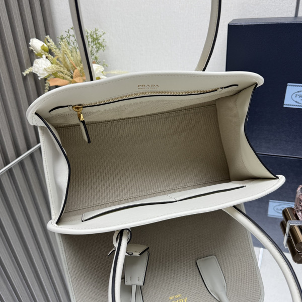 Prada Medium linen blend and leather tote bag - 35*22.5*18CM [1BG572-2] CELINE CHANEL ACCESSORIES LOEWE SHOES LOUIS VUITTON DIRO YSL OTHER BRAND HANDBAGS BALENCIAGA BOTTEGA VENETA GOYARD HERMES BURBERRY VALENTINO GUCCI FENDI MIUMIU CHLOE PRADA BVLGARI SUITCASE NEW ARRIVAL 