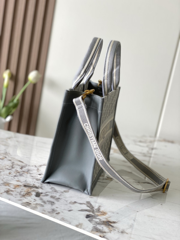 SMALL DIRO BOOK TOTE GREY-26CM [C21H6-085119] CELINE CHANEL ACCESSORIES LOEWE SHOES LOUIS VUITTON DIRO YSL OTHER BRAND HANDBAGS BALENCIAGA BOTTEGA VENETA GOYARD HERMES BURBERRY VALENTINO GUCCI FENDI MIUMIU CHLOE PRADA BVLGARI SUITCASE NEW ARRIVAL 