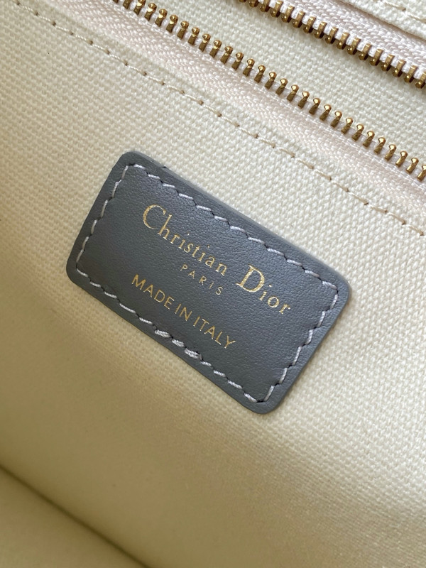 SMALL DIRO BOOK TOTE GREY-26CM [C21H6-085119] CELINE CHANEL ACCESSORIES LOEWE SHOES LOUIS VUITTON DIRO YSL OTHER BRAND HANDBAGS BALENCIAGA BOTTEGA VENETA GOYARD HERMES BURBERRY VALENTINO GUCCI FENDI MIUMIU CHLOE PRADA BVLGARI SUITCASE NEW ARRIVAL 