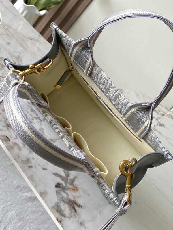 SMALL DIRO BOOK TOTE GREY-26CM [C21H6-085119] CELINE CHANEL ACCESSORIES LOEWE SHOES LOUIS VUITTON DIRO YSL OTHER BRAND HANDBAGS BALENCIAGA BOTTEGA VENETA GOYARD HERMES BURBERRY VALENTINO GUCCI FENDI MIUMIU CHLOE PRADA BVLGARI SUITCASE NEW ARRIVAL 