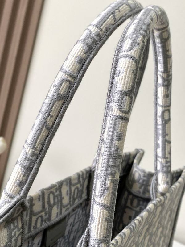 Large Diro Book Tote Grey-42cm [C21H6-084932] CELINE CHANEL ACCESSORIES LOEWE SHOES LOUIS VUITTON DIRO YSL OTHER BRAND HANDBAGS BALENCIAGA BOTTEGA VENETA GOYARD HERMES BURBERRY VALENTINO GUCCI FENDI MIUMIU CHLOE PRADA BVLGARI SUITCASE NEW ARRIVAL 