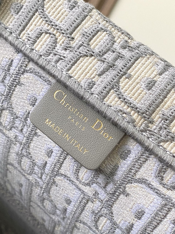 Large Diro Book Tote Grey-42cm [C21H6-084932] CELINE CHANEL ACCESSORIES LOEWE SHOES LOUIS VUITTON DIRO YSL OTHER BRAND HANDBAGS BALENCIAGA BOTTEGA VENETA GOYARD HERMES BURBERRY VALENTINO GUCCI FENDI MIUMIU CHLOE PRADA BVLGARI SUITCASE NEW ARRIVAL 