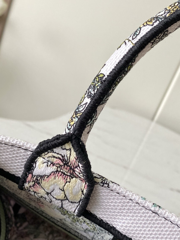 SMALL DIRO BOOK TOTE-26CM [C21H6-084430] CELINE CHANEL ACCESSORIES LOEWE SHOES LOUIS VUITTON DIRO YSL OTHER BRAND HANDBAGS BALENCIAGA BOTTEGA VENETA GOYARD HERMES BURBERRY VALENTINO GUCCI FENDI MIUMIU CHLOE PRADA BVLGARI SUITCASE NEW ARRIVAL 