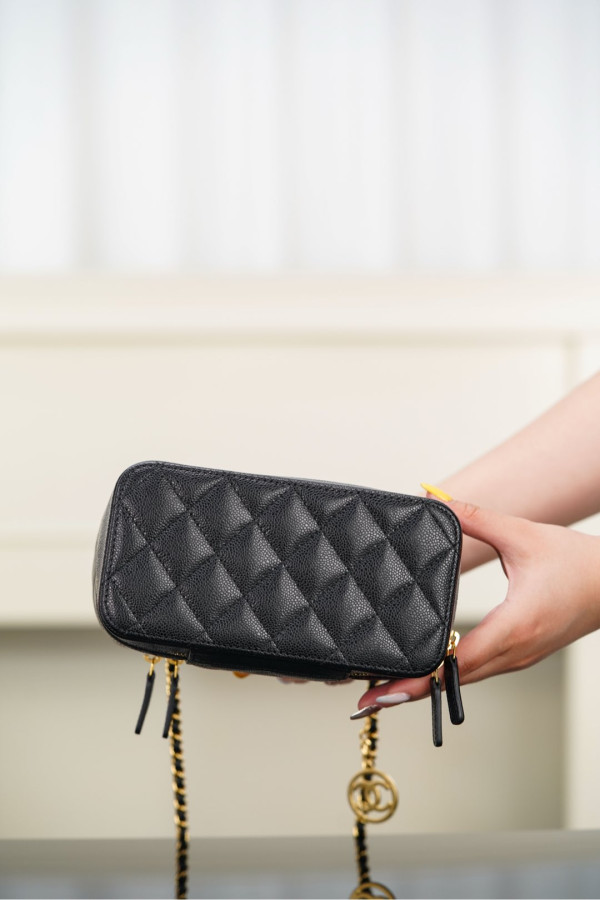 CL 25A COSMETIC BAG - 13*17*9cm [C21H0-092001] CELINE CHANEL ACCESSORIES LOEWE SHOES LOUIS VUITTON DIRO YSL OTHER BRAND HANDBAGS BALENCIAGA BOTTEGA VENETA GOYARD HERMES BURBERRY VALENTINO GUCCI FENDI MIUMIU CHLOE PRADA BVLGARI SUITCASE NEW ARRIVAL 