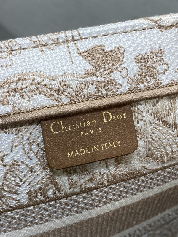 SMALL DIRO BOOK TOTE-26CM [C21EQ-082457] CELINE CHANEL ACCESSORIES LOEWE SHOES LOUIS VUITTON DIRO YSL OTHER BRAND HANDBAGS BALENCIAGA BOTTEGA VENETA GOYARD HERMES BURBERRY VALENTINO GUCCI FENDI MIUMIU CHLOE PRADA BVLGARI SUITCASE NEW ARRIVAL 