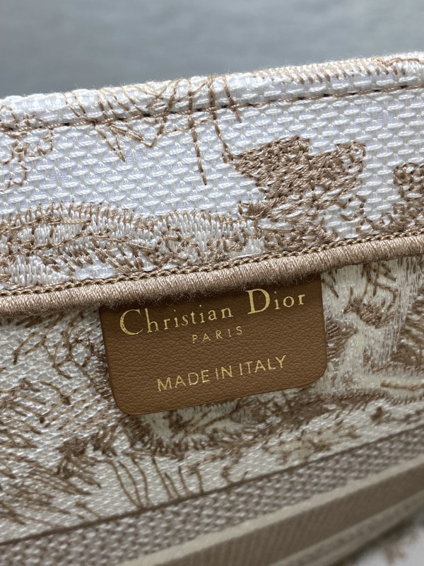 MEDIUM DIRO BOOK TOTE-36.5X27.5X16.5CM [C21EQ-082402] CELINE CHANEL ACCESSORIES LOEWE SHOES LOUIS VUITTON DIRO YSL OTHER BRAND HANDBAGS BALENCIAGA BOTTEGA VENETA GOYARD HERMES BURBERRY VALENTINO GUCCI FENDI MIUMIU CHLOE PRADA BVLGARI SUITCASE NEW ARRIVAL 