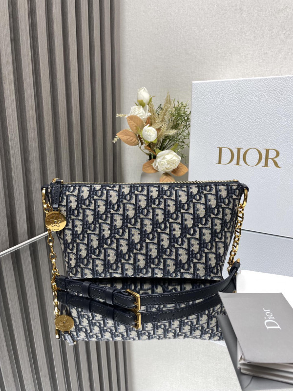 Dirostar Hobo Bag with Chain - 22*14.5*10CM [C21EQ-081601] CELINE CHANEL ACCESSORIES LOEWE SHOES LOUIS VUITTON DIRO YSL OTHER BRAND HANDBAGS BALENCIAGA BOTTEGA VENETA GOYARD HERMES BURBERRY VALENTINO GUCCI FENDI MIUMIU CHLOE PRADA BVLGARI SUITCASE NEW ARRIVAL 