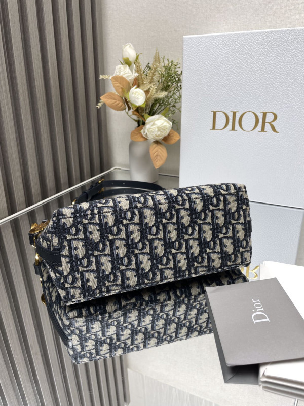 Dirostar Hobo Bag with Chain - 22*14.5*10CM [C21EQ-081601] CELINE CHANEL ACCESSORIES LOEWE SHOES LOUIS VUITTON DIRO YSL OTHER BRAND HANDBAGS BALENCIAGA BOTTEGA VENETA GOYARD HERMES BURBERRY VALENTINO GUCCI FENDI MIUMIU CHLOE PRADA BVLGARI SUITCASE NEW ARRIVAL 