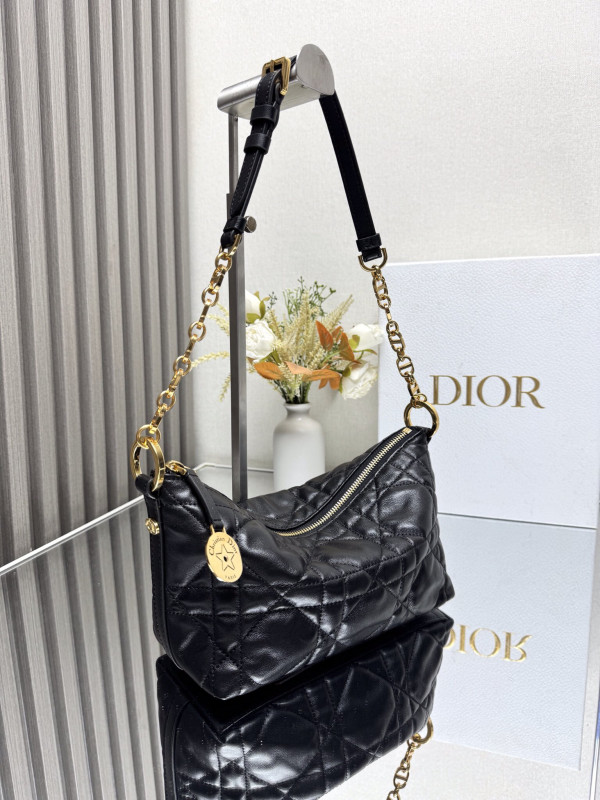 Dirostar Hobo Bag with Chain - 22*14.5*10CM [S3202] CELINE CHANEL ACCESSORIES LOEWE SHOES LOUIS VUITTON DIRO YSL OTHER BRAND HANDBAGS BALENCIAGA BOTTEGA VENETA GOYARD HERMES BURBERRY VALENTINO GUCCI FENDI MIUMIU CHLOE PRADA BVLGARI SUITCASE NEW ARRIVAL 