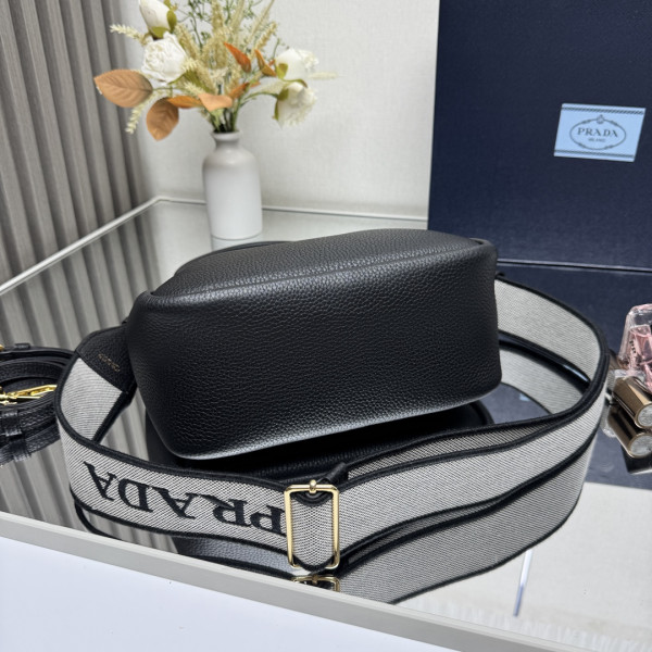 Prada Small leather bag - 23*21*10CM [1BC145-3] CELINE CHANEL ACCESSORIES LOEWE SHOES LOUIS VUITTON DIRO YSL OTHER BRAND HANDBAGS BALENCIAGA BOTTEGA VENETA GOYARD HERMES BURBERRY VALENTINO GUCCI FENDI MIUMIU CHLOE PRADA BVLGARI SUITCASE NEW ARRIVAL 