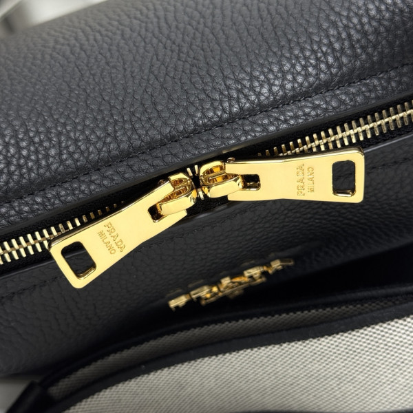 Prada Small leather bag - 23*21*10CM [1BC145-3] CELINE CHANEL ACCESSORIES LOEWE SHOES LOUIS VUITTON DIRO YSL OTHER BRAND HANDBAGS BALENCIAGA BOTTEGA VENETA GOYARD HERMES BURBERRY VALENTINO GUCCI FENDI MIUMIU CHLOE PRADA BVLGARI SUITCASE NEW ARRIVAL 