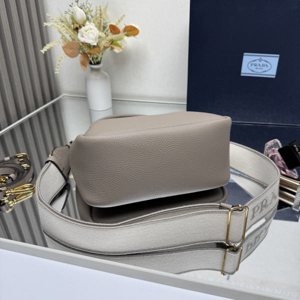 Prada Small leather bag - 23*21*10CM [1BC145-2] CELINE CHANEL ACCESSORIES LOEWE SHOES LOUIS VUITTON DIRO YSL OTHER BRAND HANDBAGS BALENCIAGA BOTTEGA VENETA GOYARD HERMES BURBERRY VALENTINO GUCCI FENDI MIUMIU CHLOE PRADA BVLGARI SUITCASE NEW ARRIVAL 