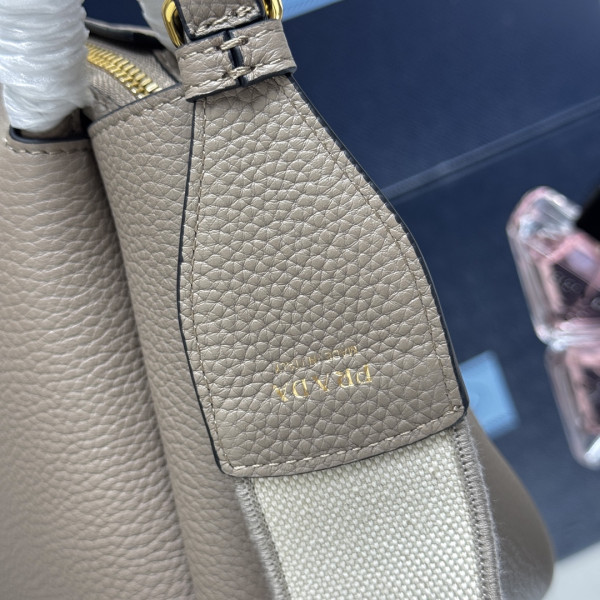 Prada Small leather bag - 23*21*10CM [1BC145-2] CELINE CHANEL ACCESSORIES LOEWE SHOES LOUIS VUITTON DIRO YSL OTHER BRAND HANDBAGS BALENCIAGA BOTTEGA VENETA GOYARD HERMES BURBERRY VALENTINO GUCCI FENDI MIUMIU CHLOE PRADA BVLGARI SUITCASE NEW ARRIVAL 