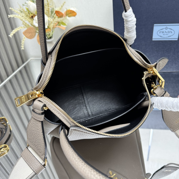 Prada Small leather bag - 23*21*10CM [1BC145-2] CELINE CHANEL ACCESSORIES LOEWE SHOES LOUIS VUITTON DIRO YSL OTHER BRAND HANDBAGS BALENCIAGA BOTTEGA VENETA GOYARD HERMES BURBERRY VALENTINO GUCCI FENDI MIUMIU CHLOE PRADA BVLGARI SUITCASE NEW ARRIVAL 